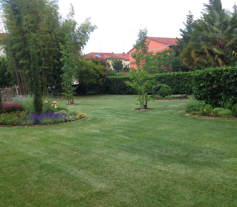 Realizzazioni giardini, aiuole e aree verdi